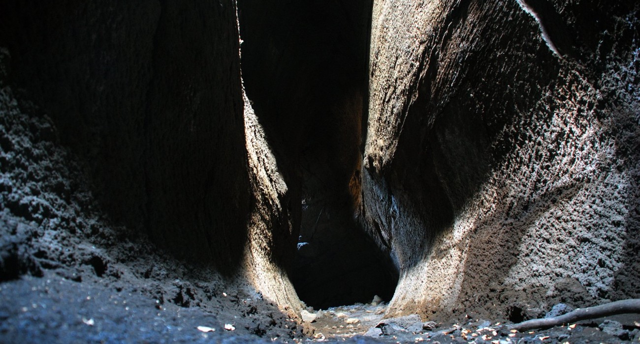 Grotta di Serracozzo Canale Lavico Etna Lava tube